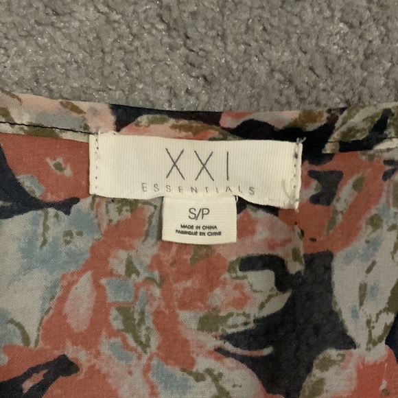 Forever 21 blouse! - Picture 2 of 5